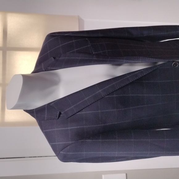 Boss gray and brown windowpane plaid wool sport coat on blue background. 38 R - Picture 2 of 14